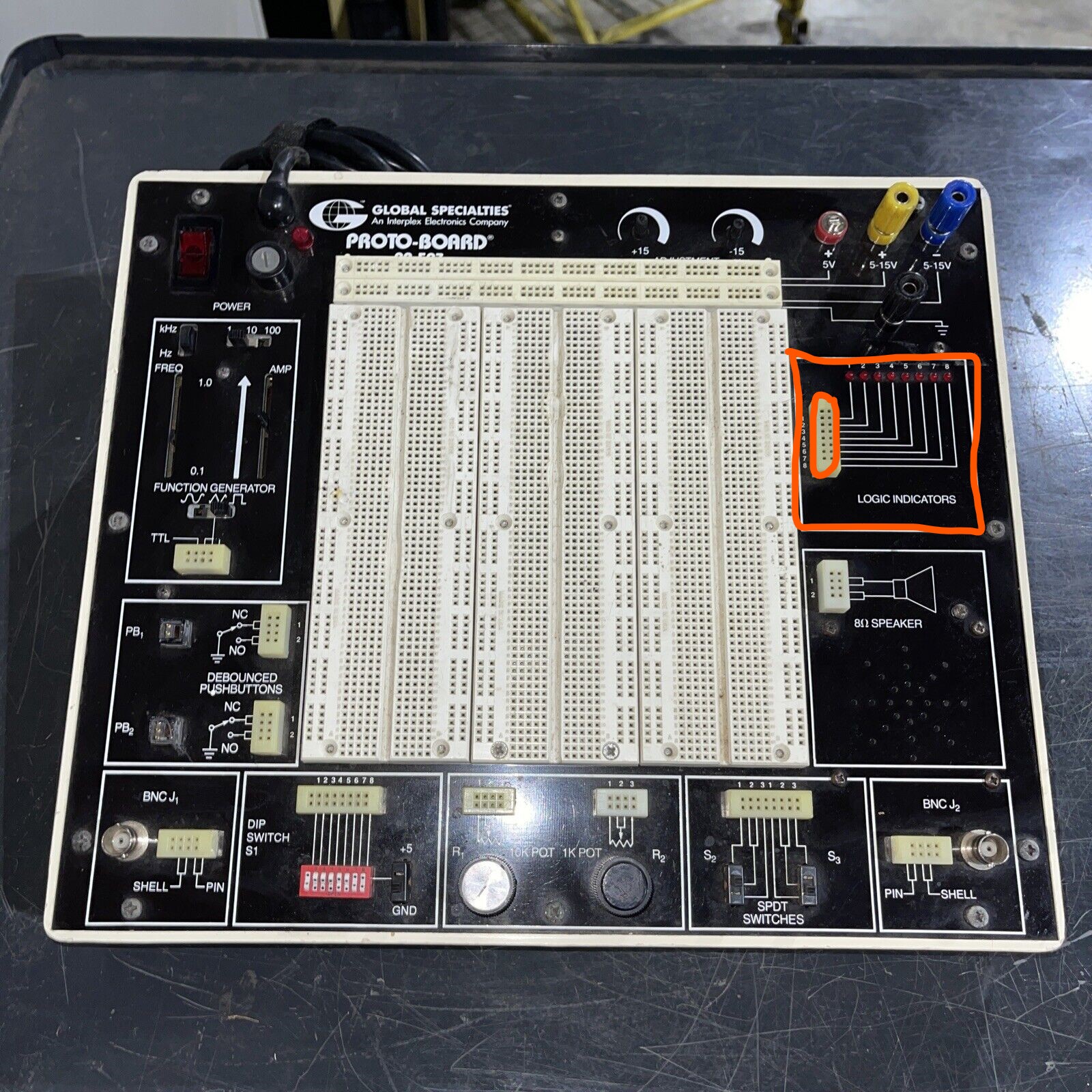 The workbench again, now showing the logic indicators on the upper right side. These are 8 LEDs with lines indicating their connection to horizontal pairs of sockets in a 2x8 socket strip. The first LED is connected to the top pair of sockets, and the rest are connected to subsequent lower sockets.